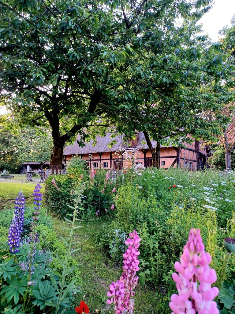 Naturnahe Gartengestaltung: Vielfalt erleben und genießen